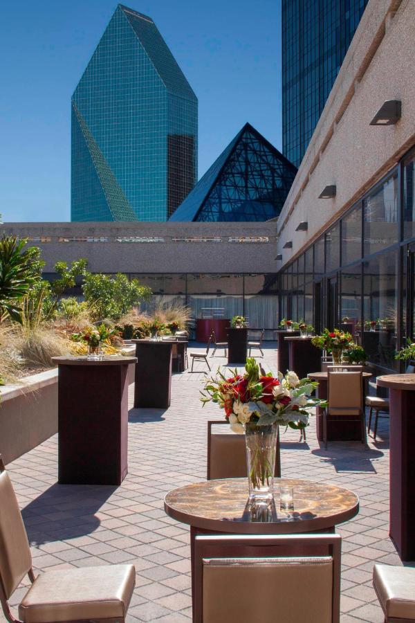 The Westin Dallas Downtown Hotel Exterior photo