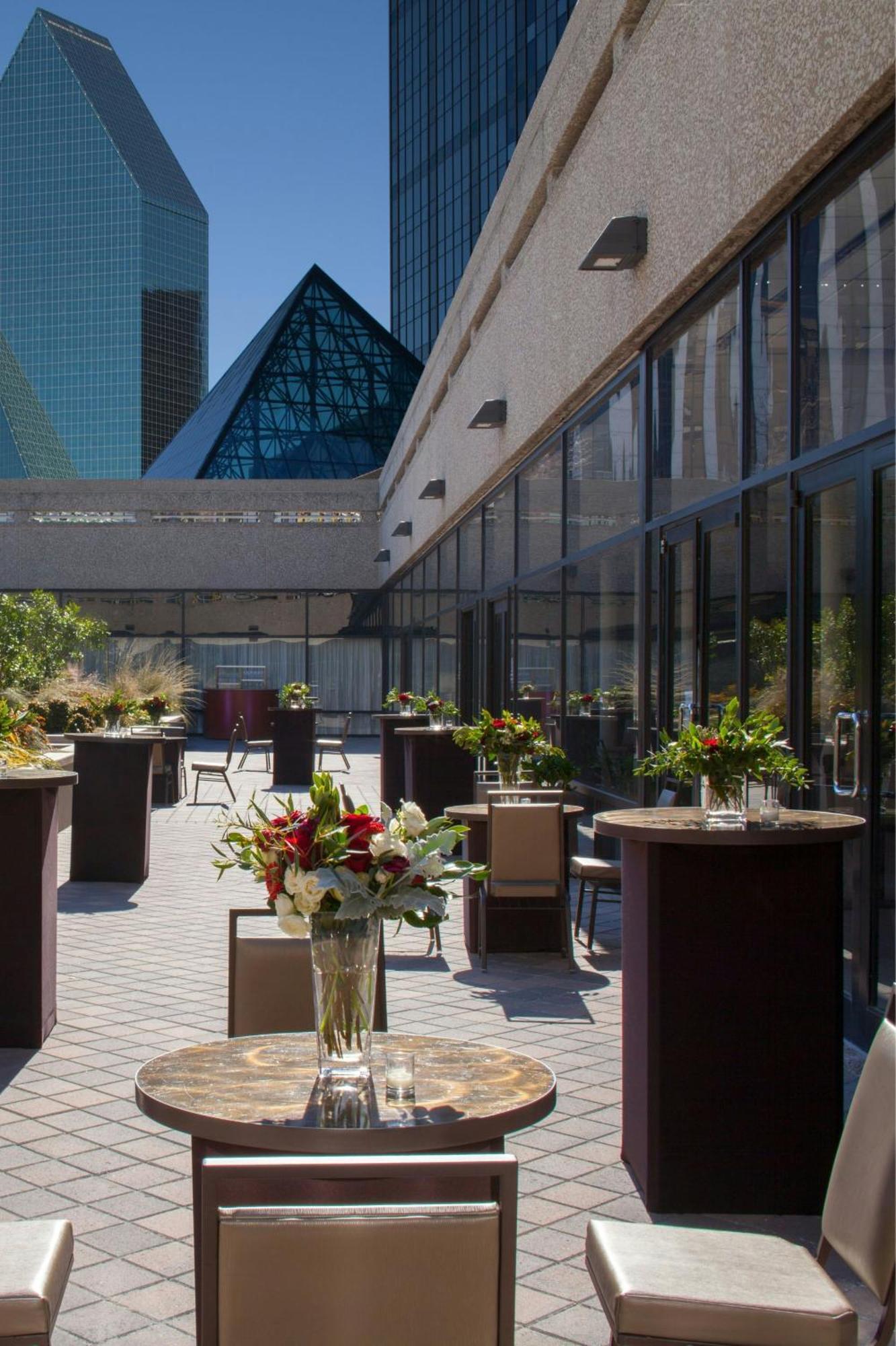 The Westin Dallas Downtown Hotel Exterior photo