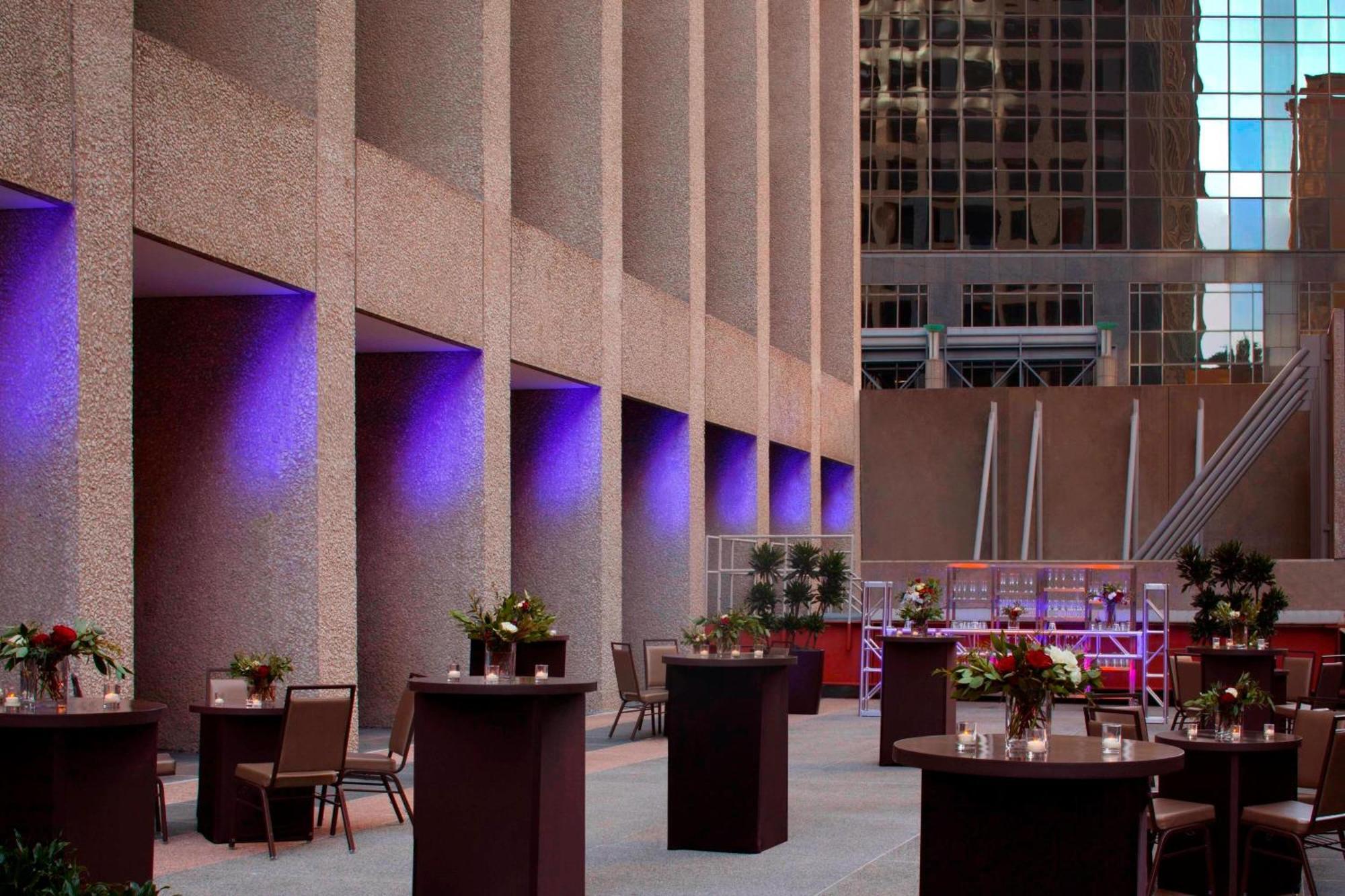 The Westin Dallas Downtown Hotel Exterior photo